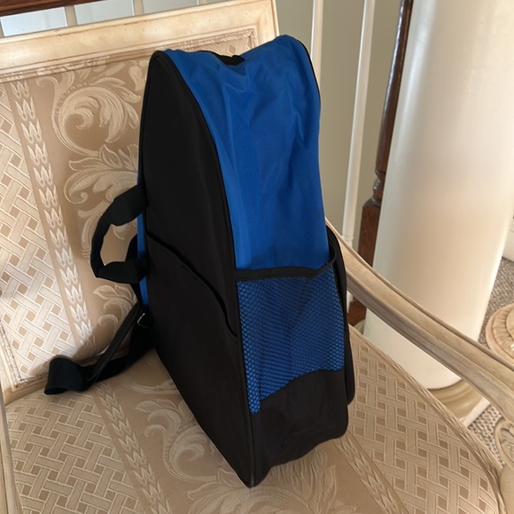 LA Rams Backpack NEW! With Shoulder Strap, Handles and Zippered Pockets - Picture 4 of 5